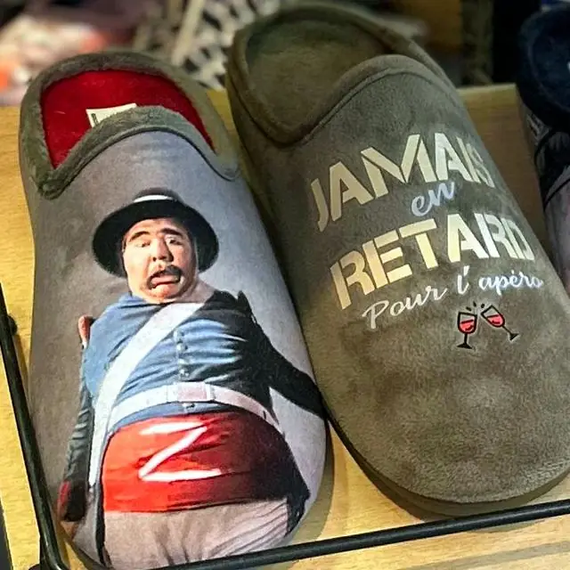 Pantoufles fantaisie à messages humoristiques en rayon