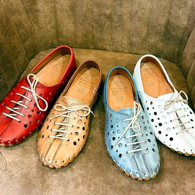 Chaussures d'été en cuir souple perforé, plusieurs coloris